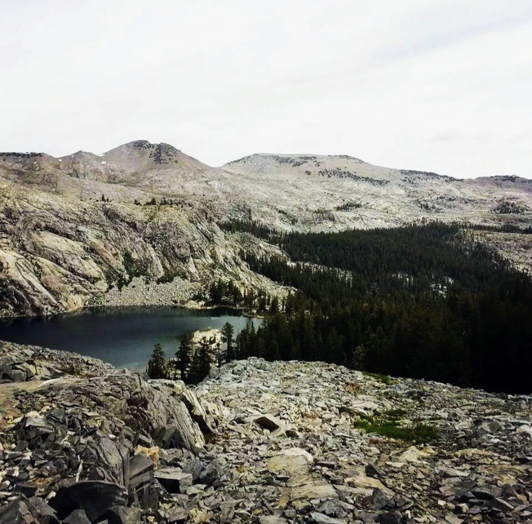 Scenic Color Landscape Photograph – Mountain Lake Forest Nature Landscape Art