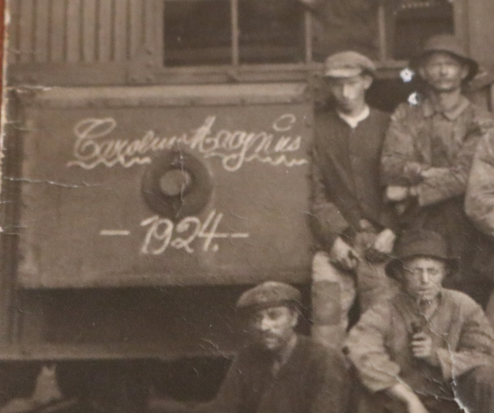 Great old group photo workers 1924 sign?