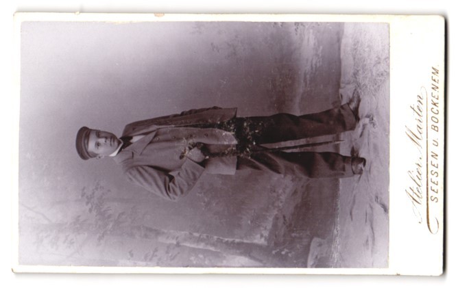 Photograph August Marten, Seesen, Bahnhofstr., plate camera and monogram of