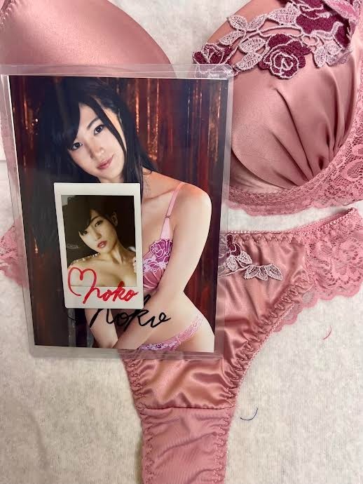 Shoko Takahashi autographed cheki photo and bonus item.