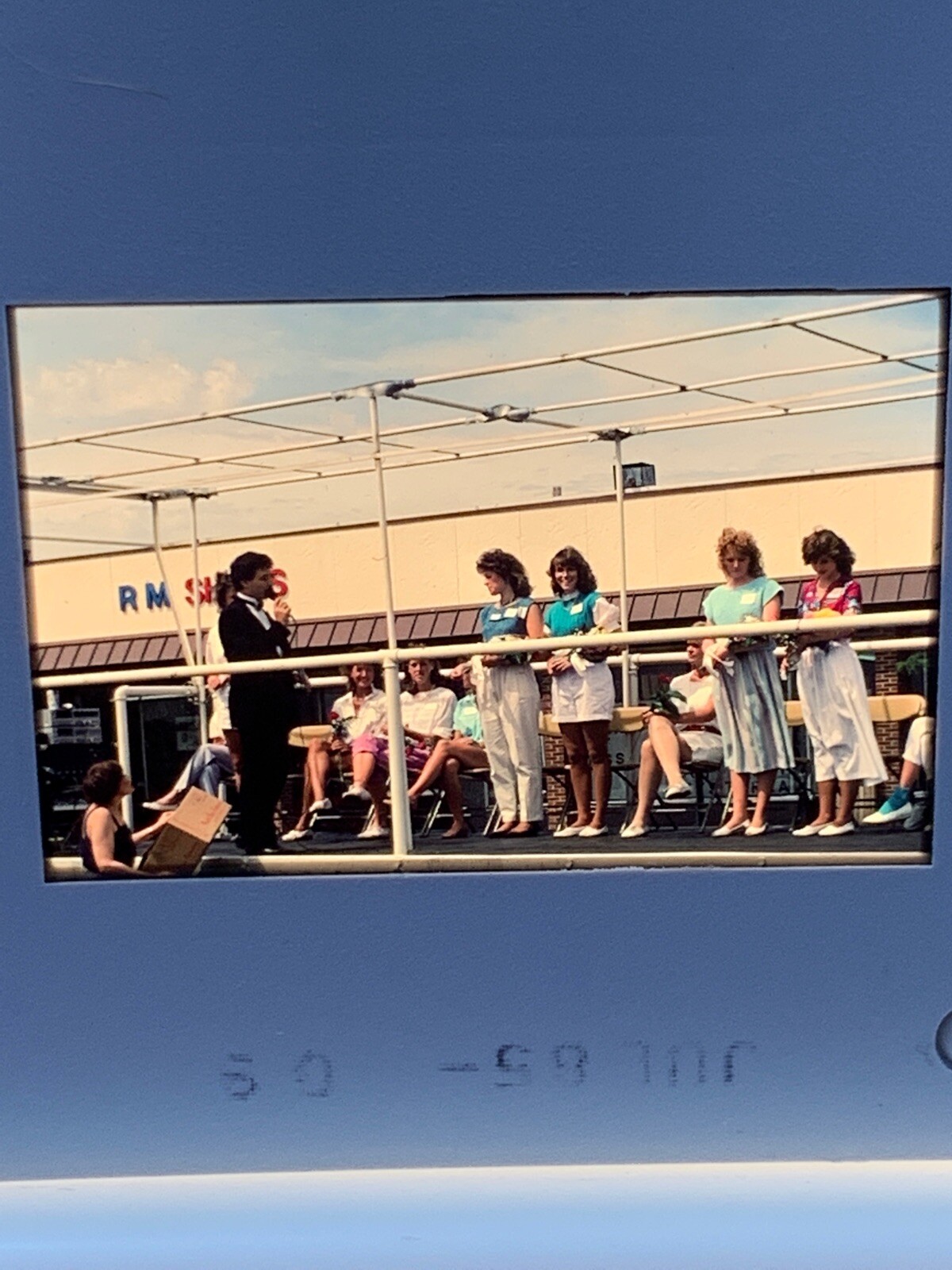 Lot Of 40 Vintage Family Life Teenage Summer Fun Amateur 35mm Color Slides
