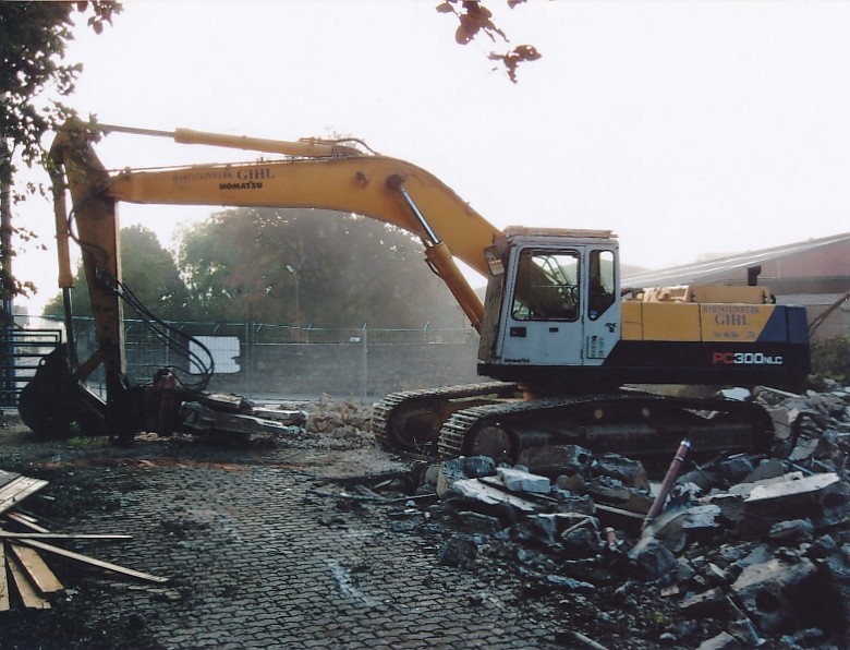 Old Excavator Komatsu PC300NLC Photo in 10 Format Collection Resolution – cd1-17-1