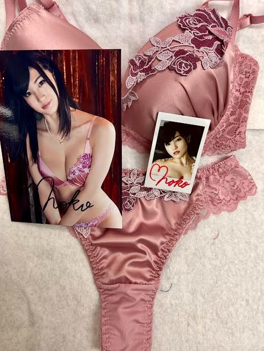 Shoko Takahashi autographed cheki photo and bonus item.