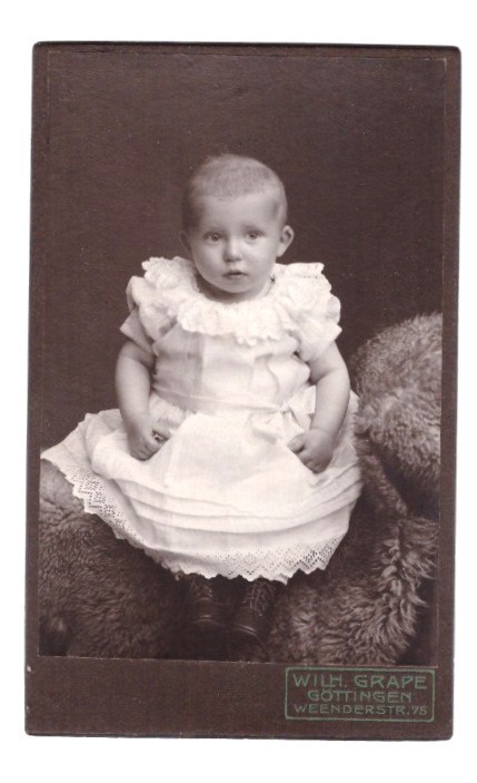 CDV photo around 1900, pretty toddler, Göttingen