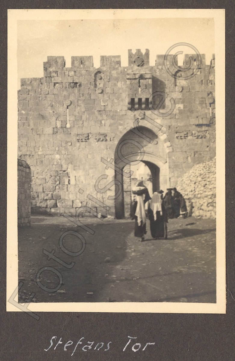 Photo Jerusalem Stefanstor Lion’s Gate (Sha’ar HaArayot / Bāb al-Asbāṭ)1932
