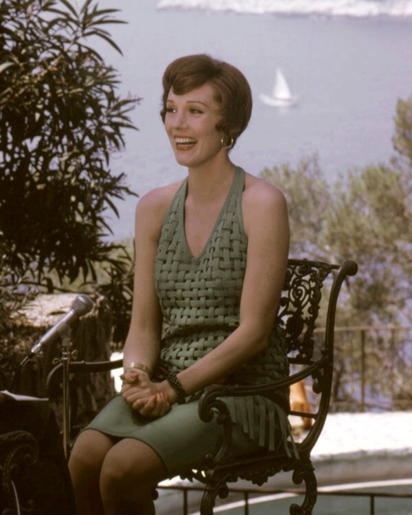 Julie Andrews elegant in green dress overlooking Ocean 1960’s Pose 16×20 Photo