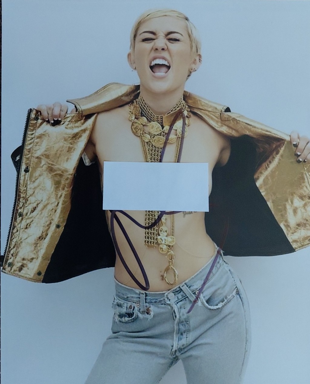Miley Cyrus Singer / Actress Hand Signed 8X10 Autograph ACC*COA