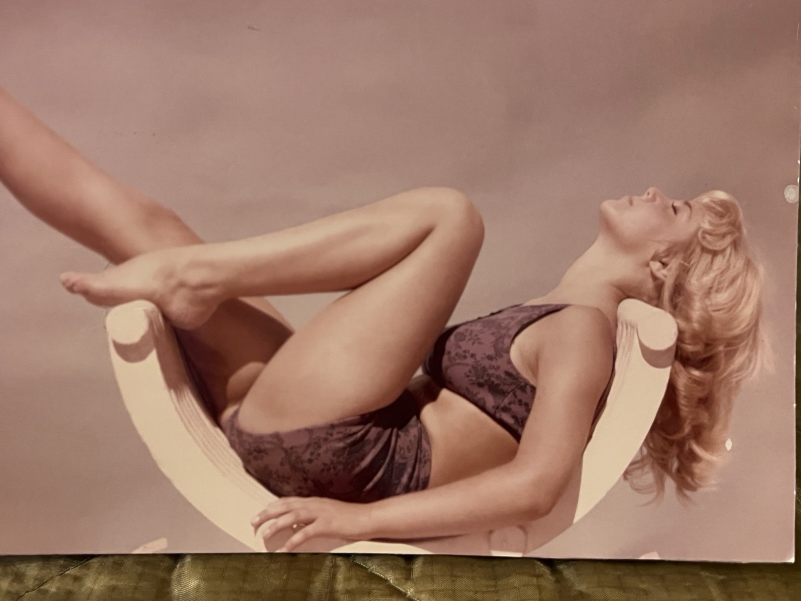 Vintage 1960s Pretty Young Sexy Woman Model In Swimsuit Color Photo – Cheesecake
