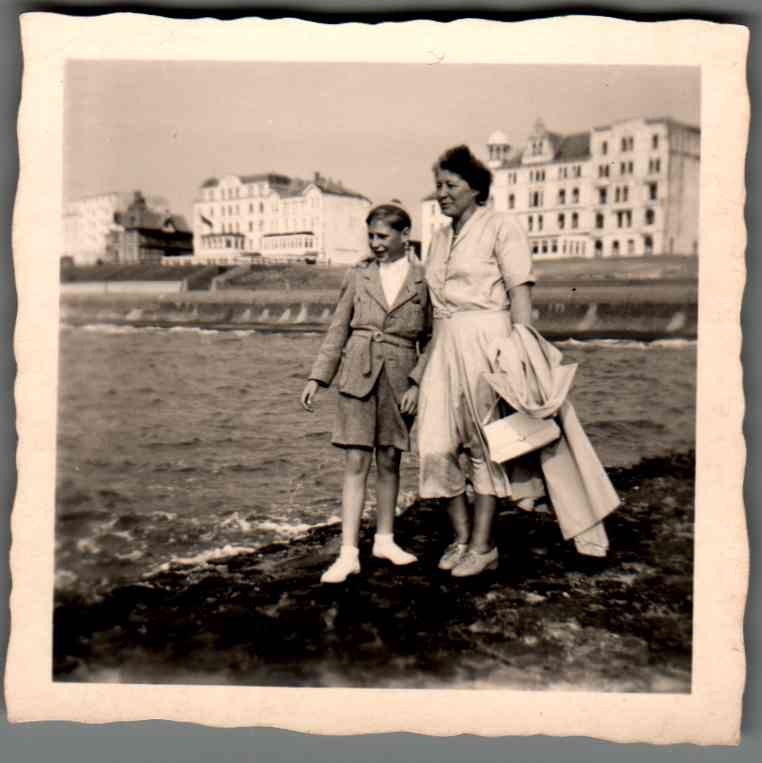 Vintage Photographs Bundle Juist North Sea Beach Holiday Family 5x Photo (K2007)