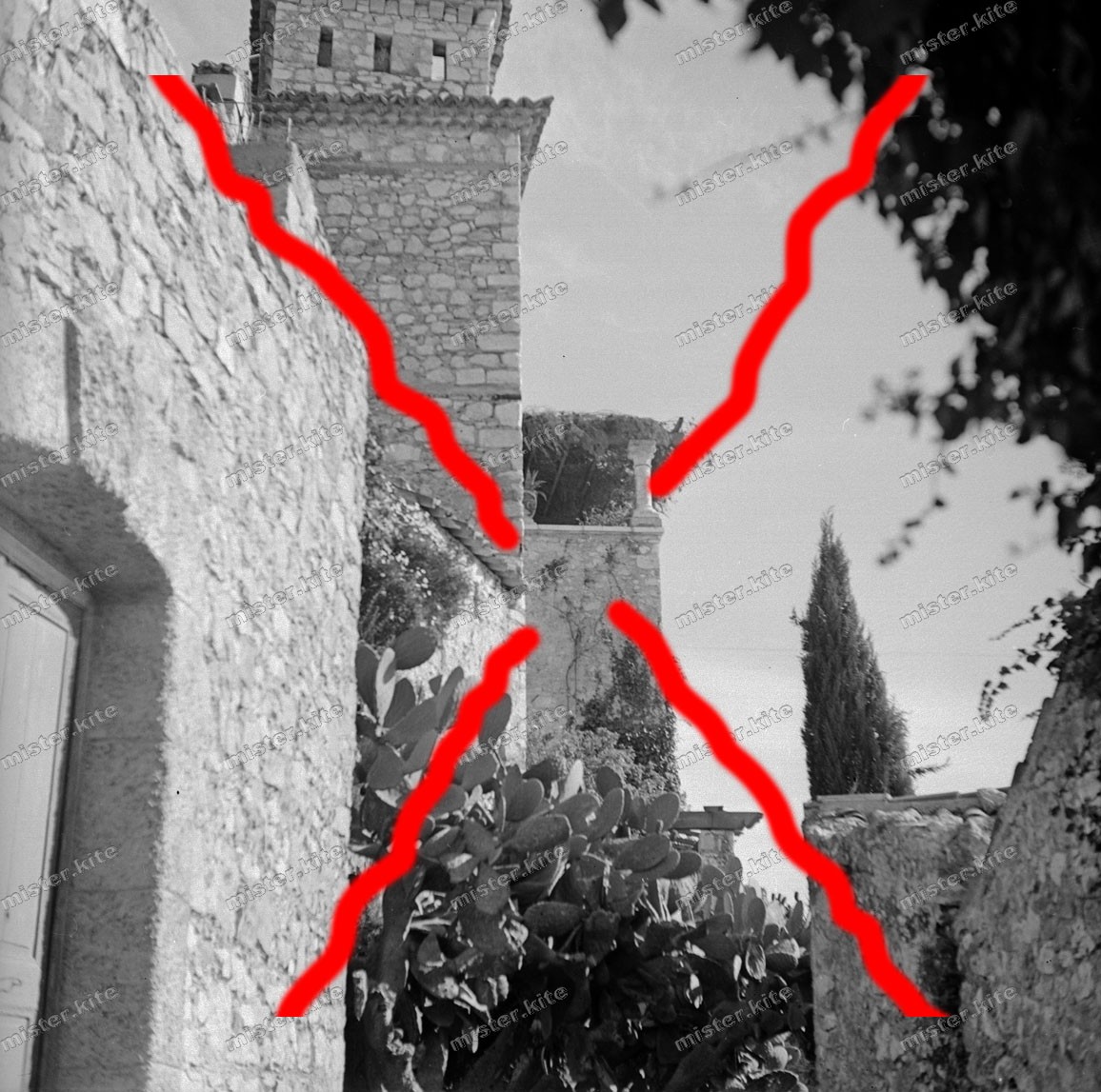 Negative-Èze-Côte d’Azur-France-Architecture-City-1930s-167