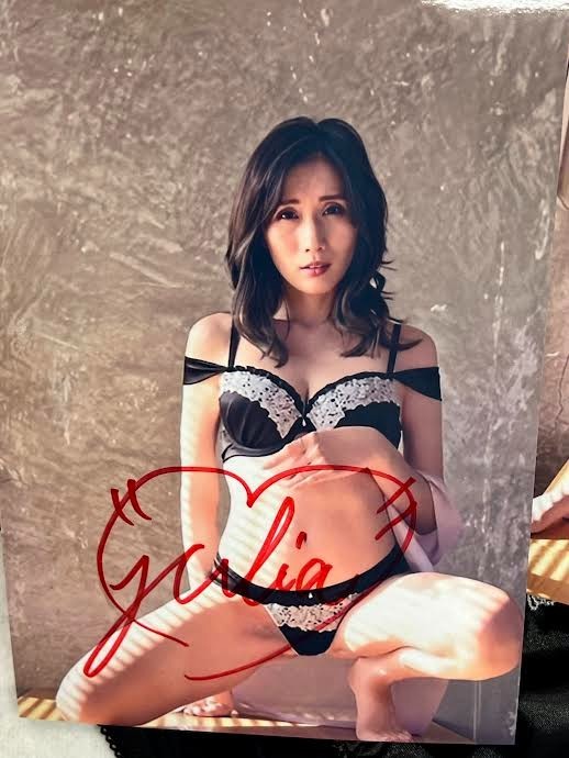 JULIA autographed cheki photo and bonus item.