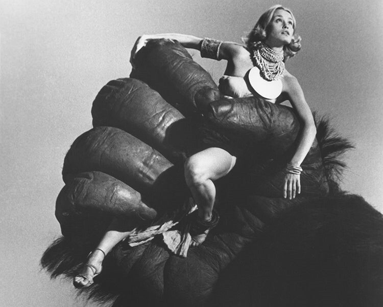 King Kong 1976 Jessica Lange skimpy costume held in giant ape hand 16×20 Poster