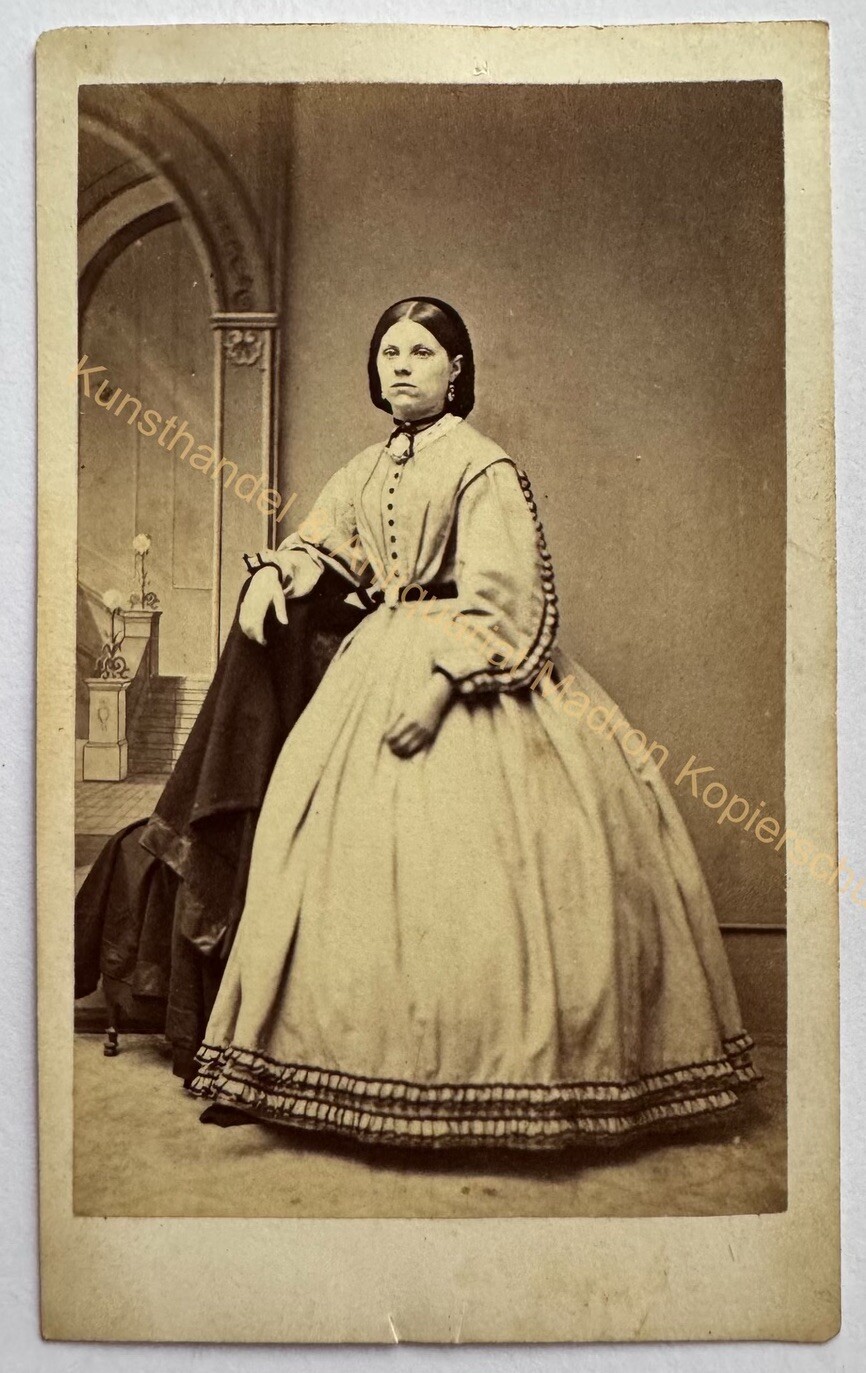 orig. CDV photo photograph old picture woman lady fashion around 1860
