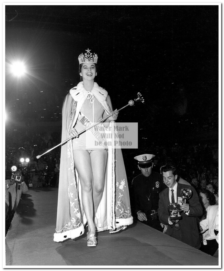 Luz Zuluaga – Miss Universe 1958 from Columbia-Press Photos #1-13 (8″X10″) Rare
