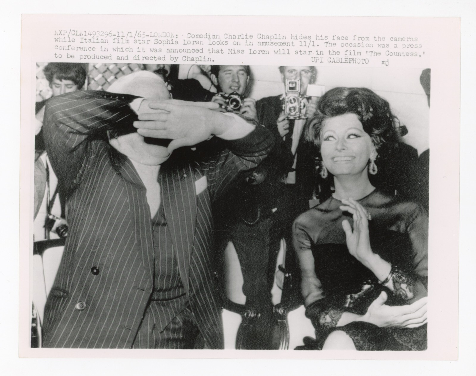 Charlie Chaplin & Sophia Loren 1965 The Countess Movie Star Film Hollywood