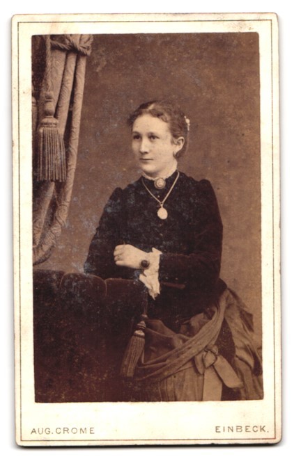 Photograph Aug. Crome, Einbeck, Baustr., monogram of the photographer and coat of arms of